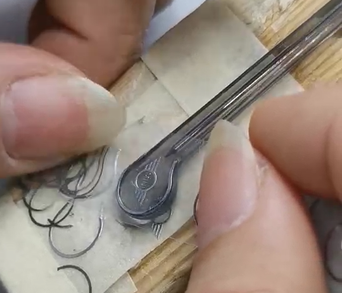 Autocollant métallique